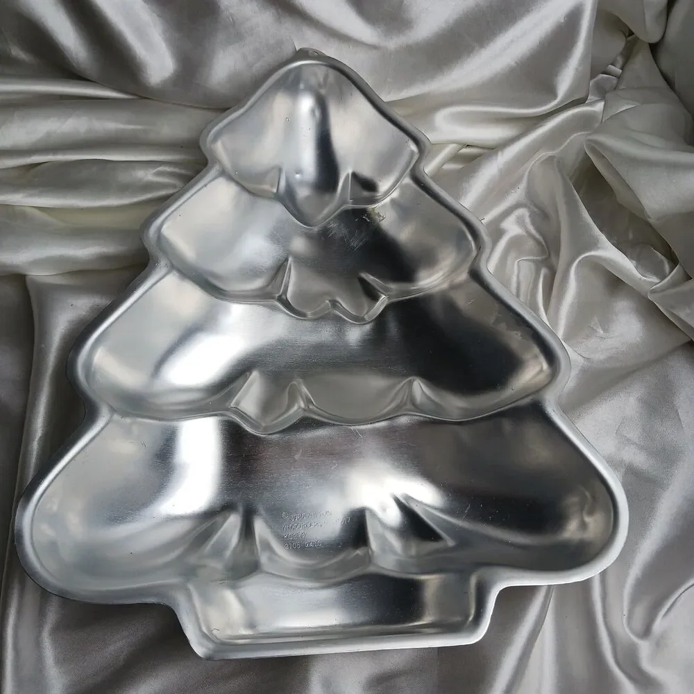 WILTON TREE CAKE PAN